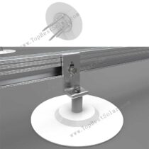 Weldable base plate with L-foot and mounting rail on a TPO/PVC membrane roof